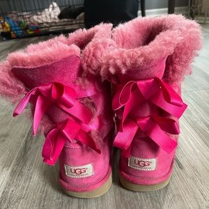 Girls pink uggs